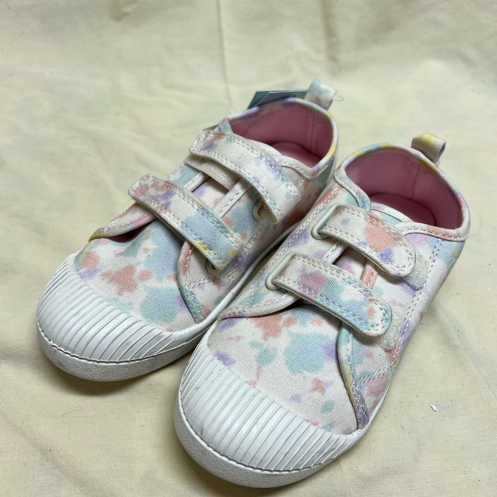 Sneakers - Picture 2 of 8